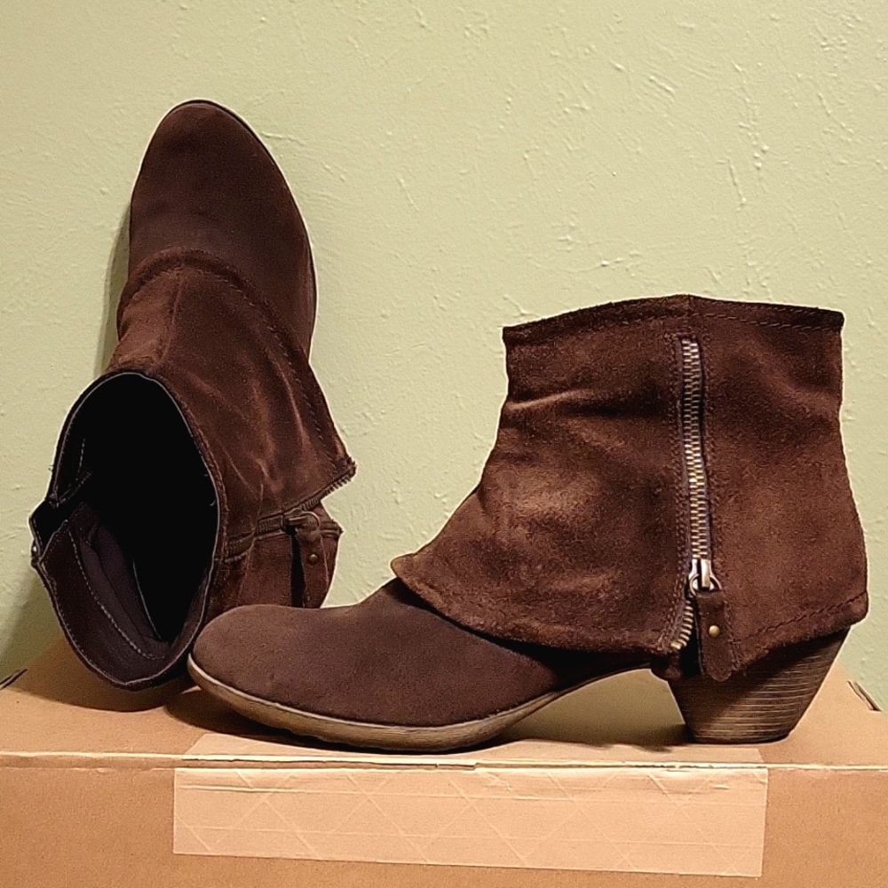 Kelly & Katie brown suede cuffed ankle boots
